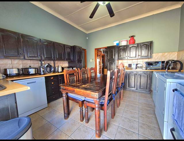 7 BEDROOM HOUSE FOR SALE IN DALVIEW